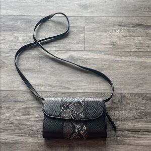 Elegant Black and Gray Snake Print Women's Bag
